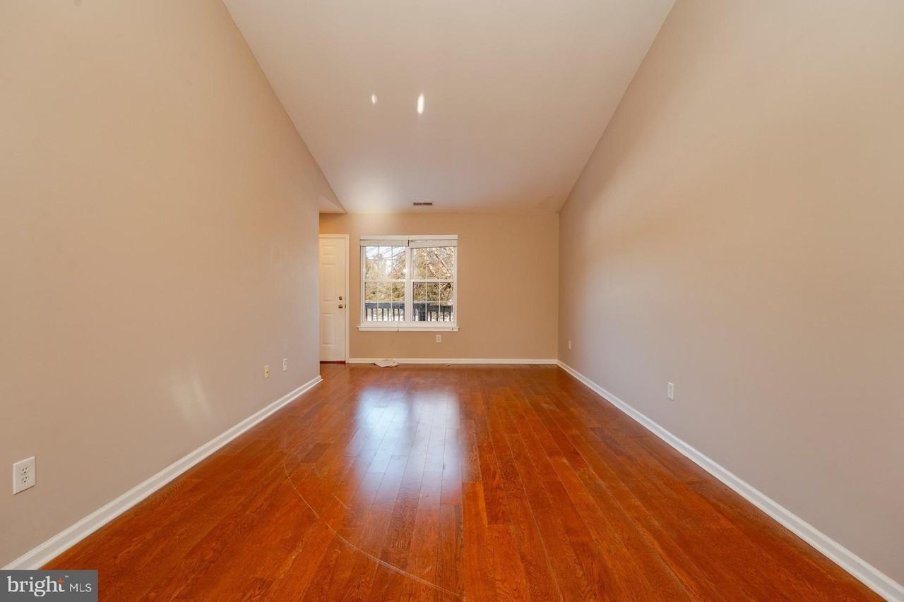 558 Linden Ave Unit 558 #558 - Photo 5 of 15