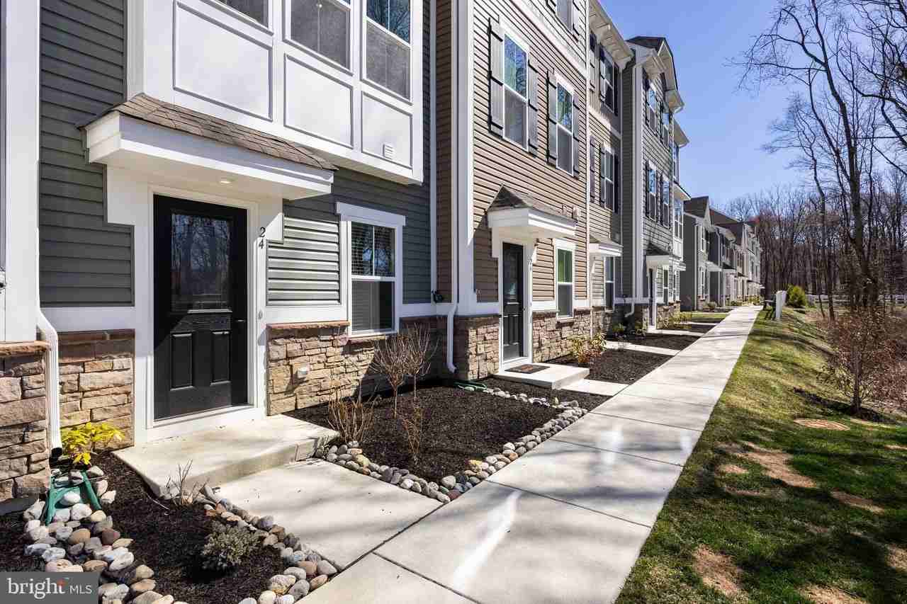 24 Sidney Ln - Photo 3 of 30