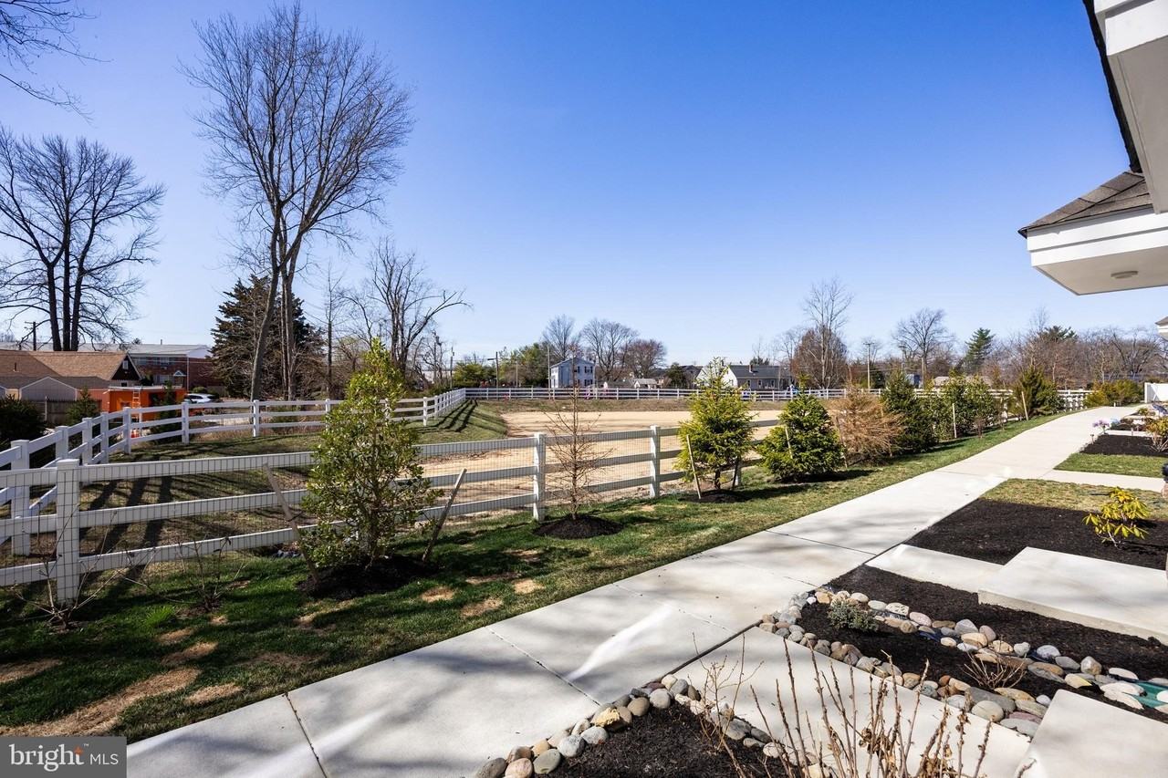 24 Sidney Ln - Photo 4 of 30