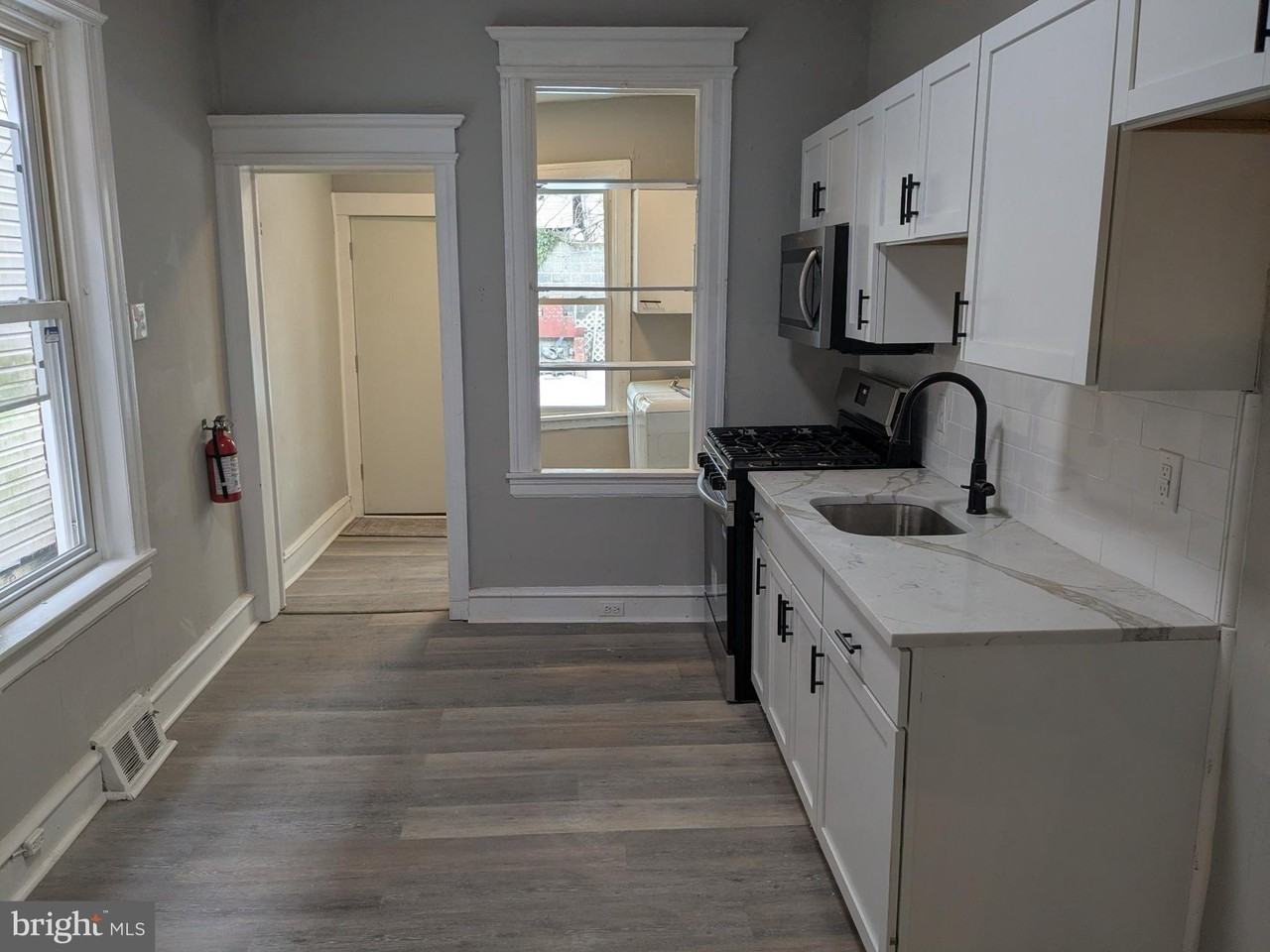 1261 Chase St - Photo 4 of 21