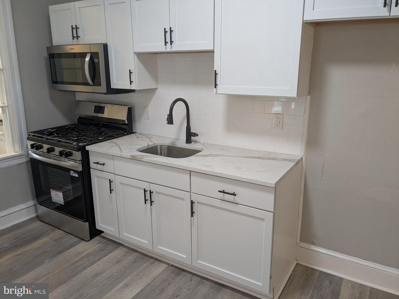 1261 Chase St - Photo 5 of 21