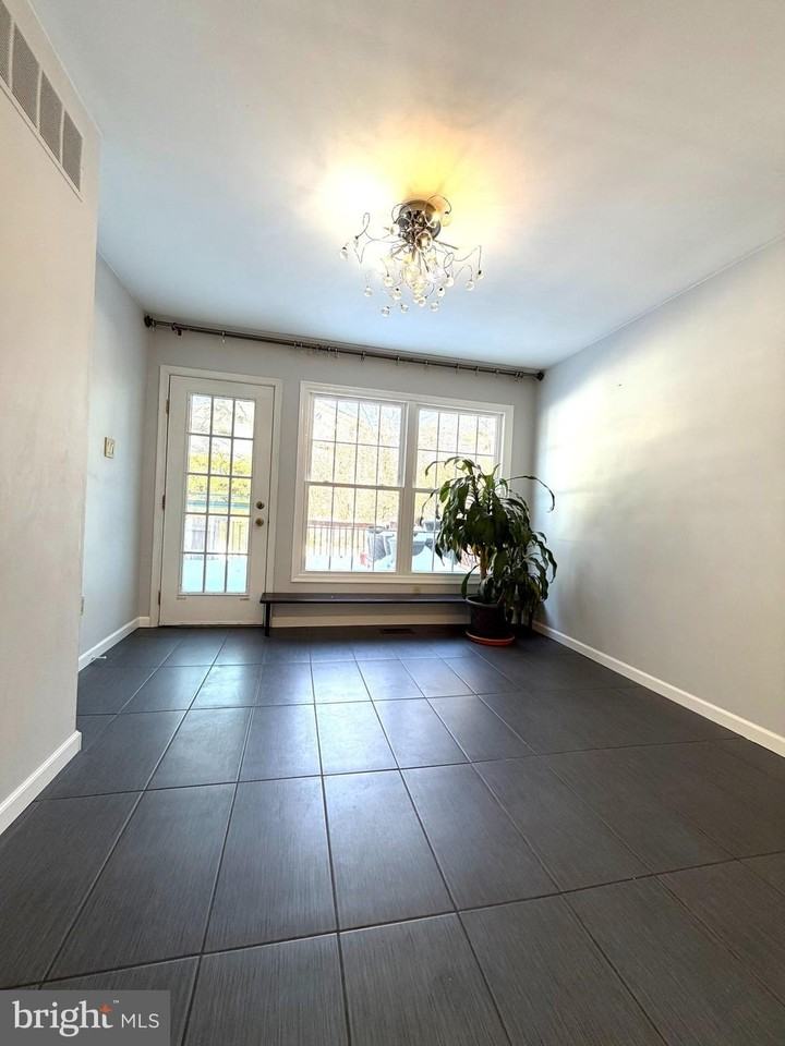 3 Kaylin Cor - Photo 7 of 27