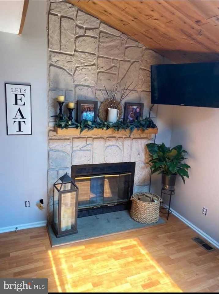 33 Greenridge Cir - Photo 2 of 11