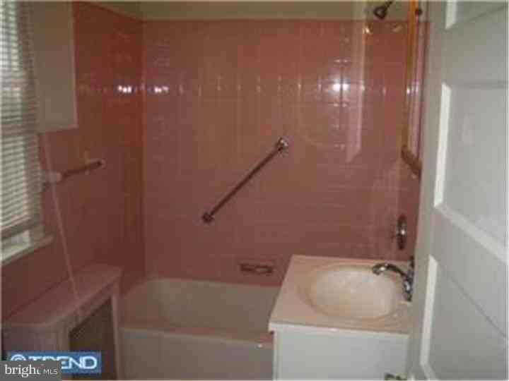 922 Delmont Dr - Photo 5 of 12