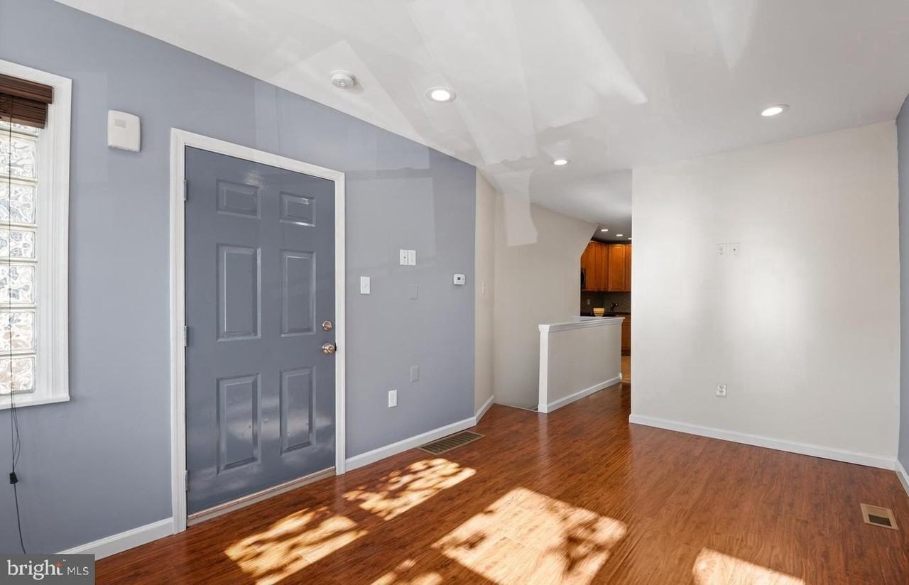 1911 72nd Ave - Photo 4 of 27