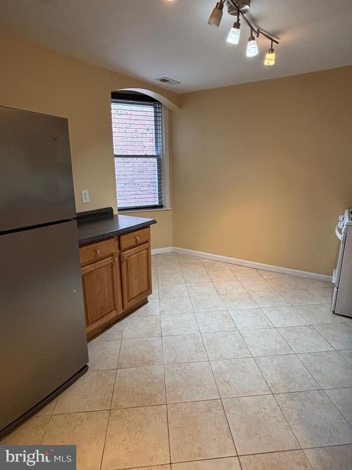 1911 72nd Ave - Photo 5 of 13