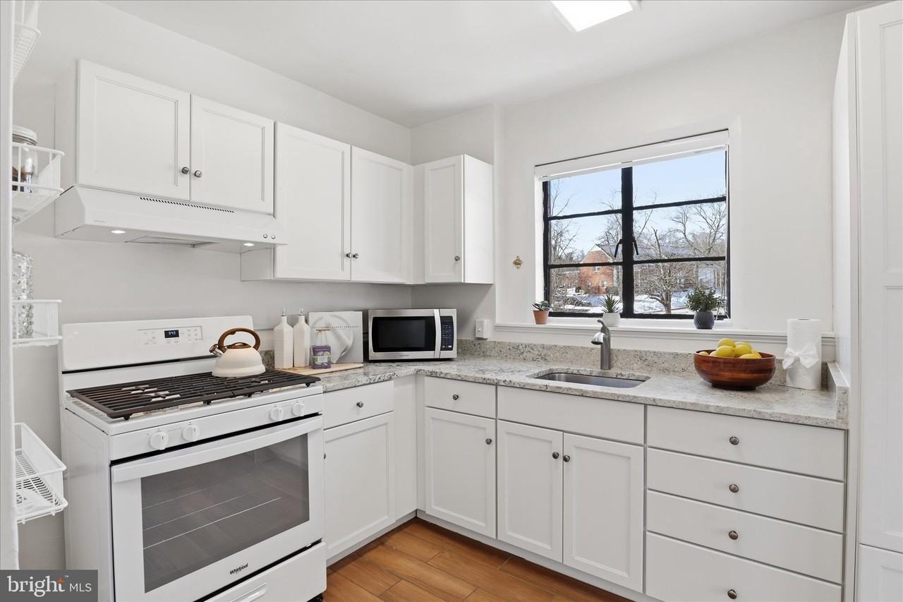 3115 Martha Custis Dr - Photo 2 of 25