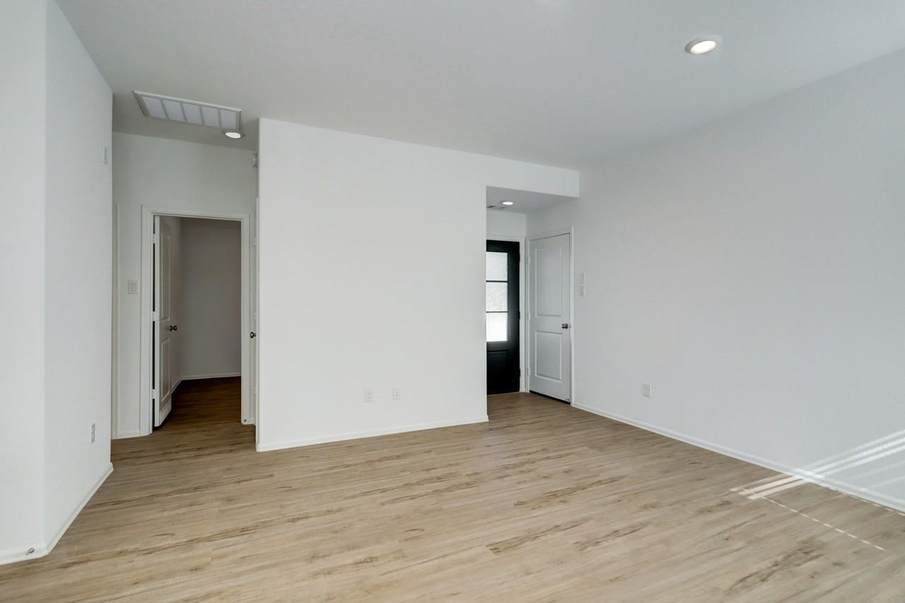 18916 Caney Forest Dr - Photo 3 of 10