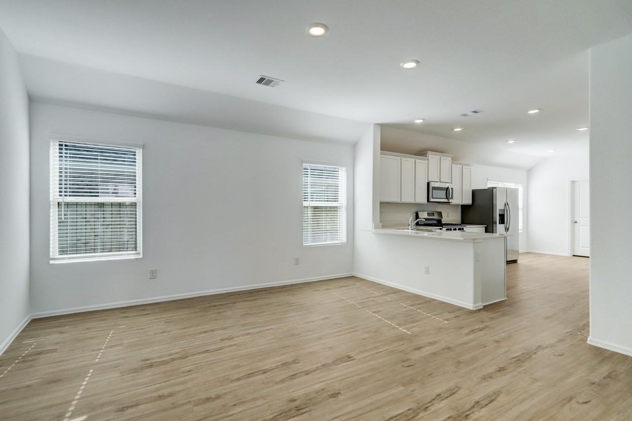 18916 Caney Forest Dr - Photo 4 of 10