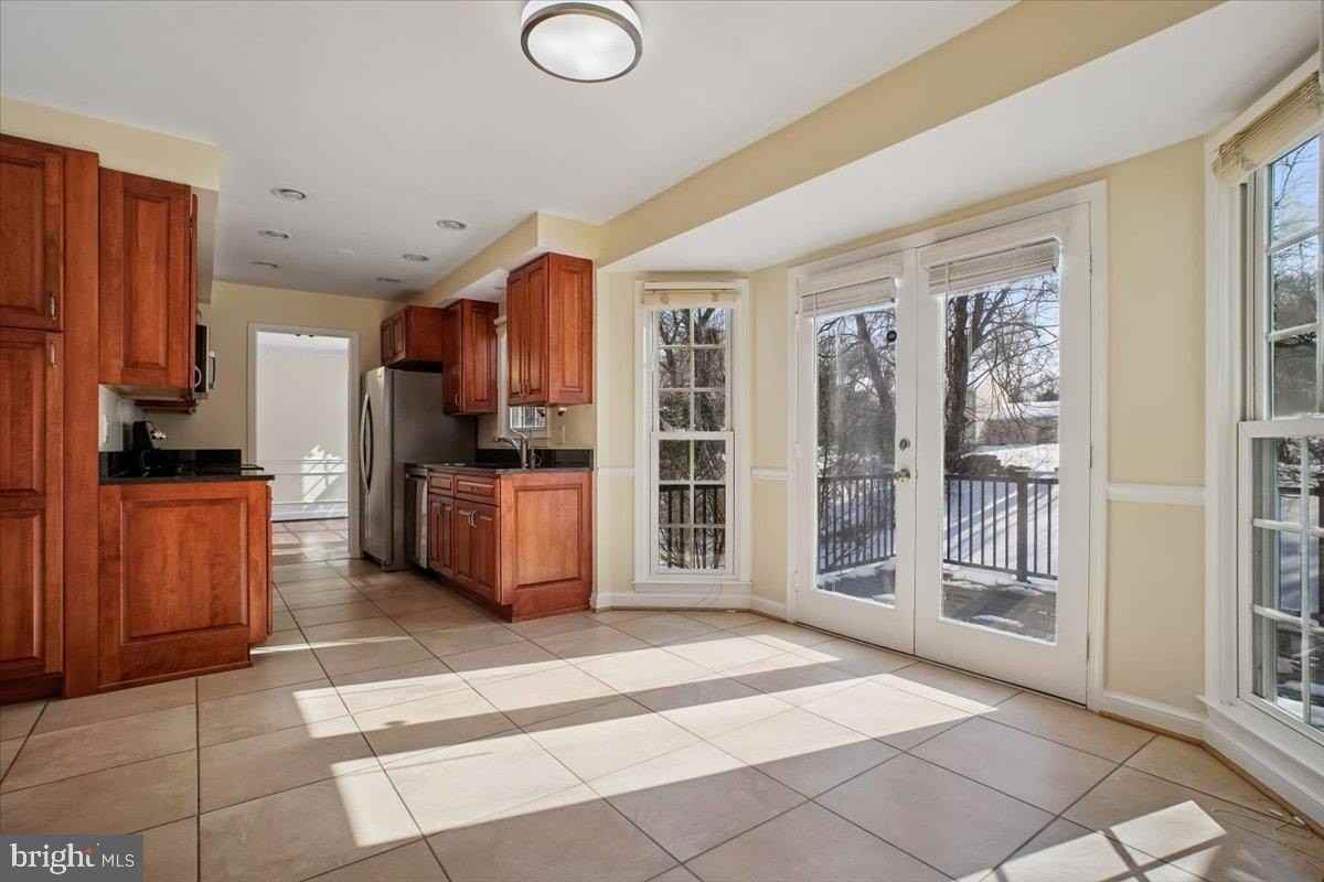 1221 Forestville Dr - Photo 5 of 32