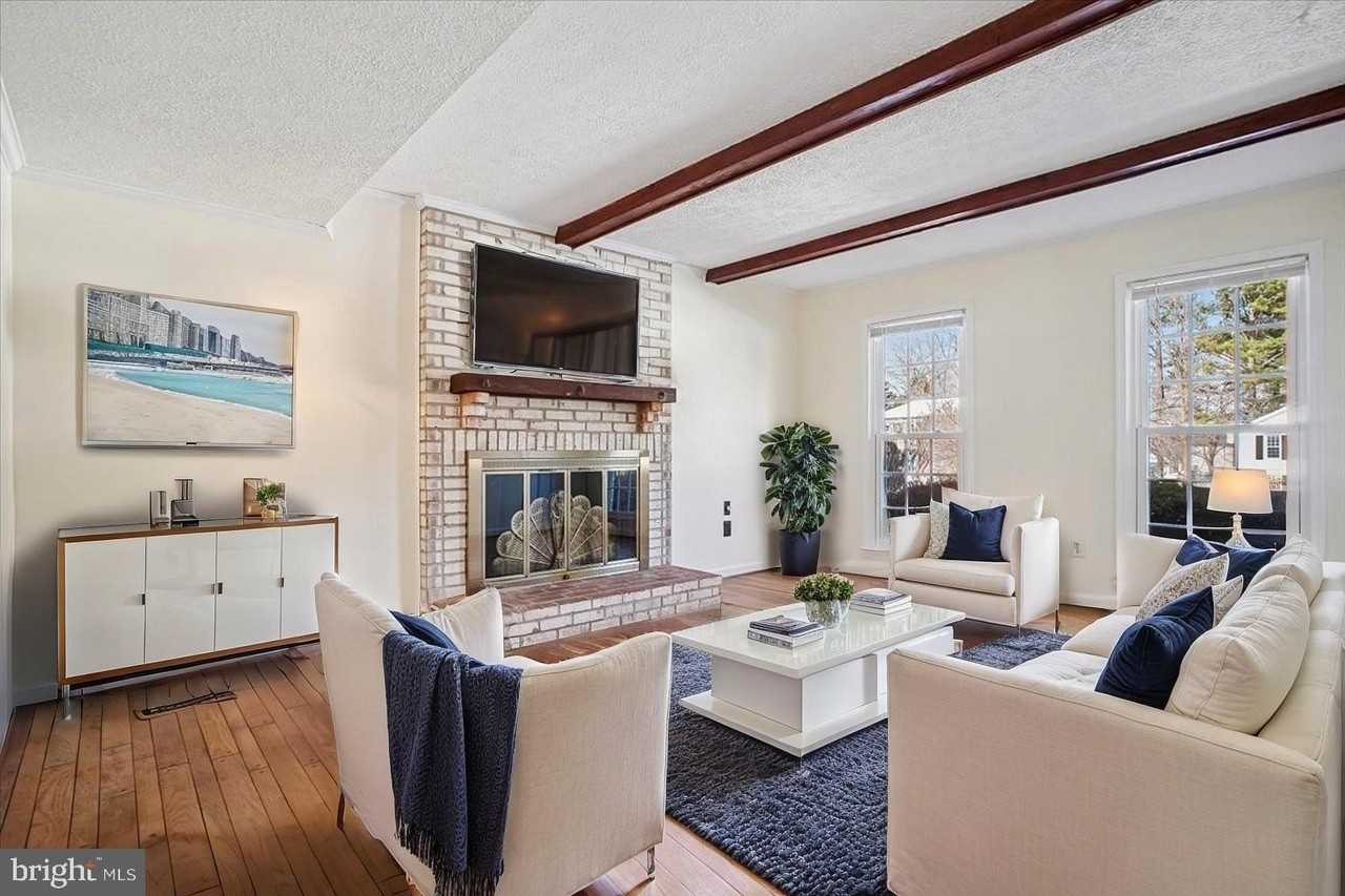 1221 Forestville Dr - Photo 7 of 32