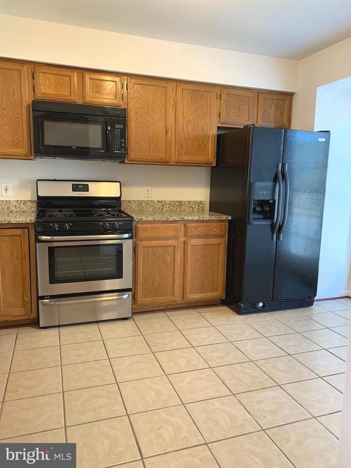 507 Falkirk Ct - Photo 3 of 15