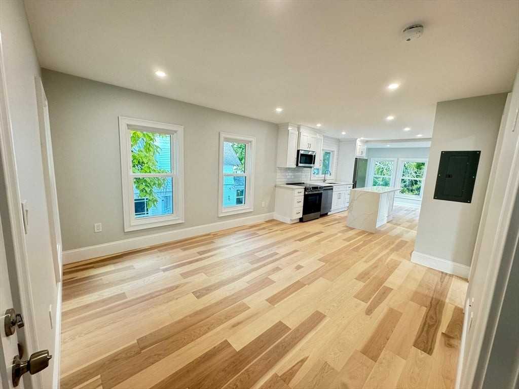 17 Fremont St - Photo 3 of 17