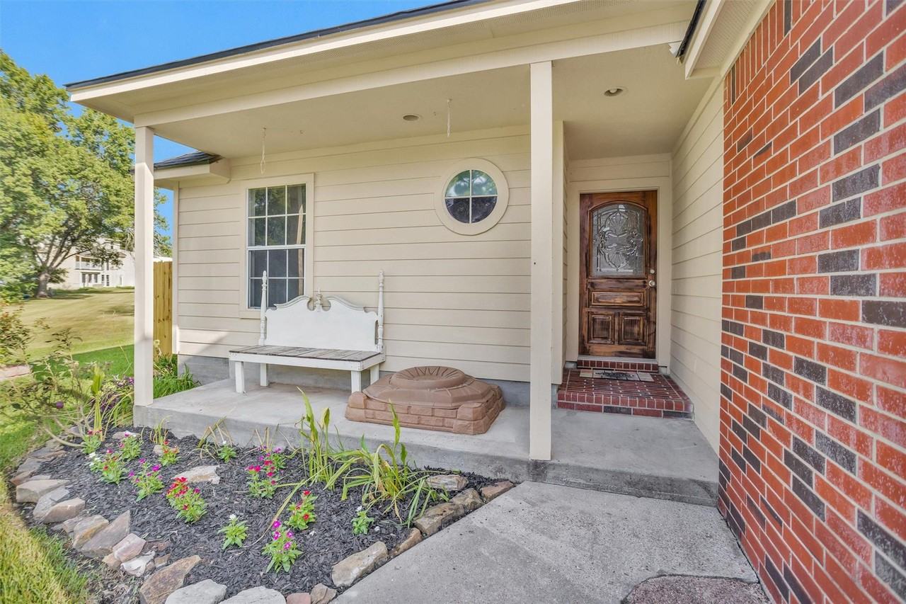 13068 Hydra Ct - Photo 4 of 50