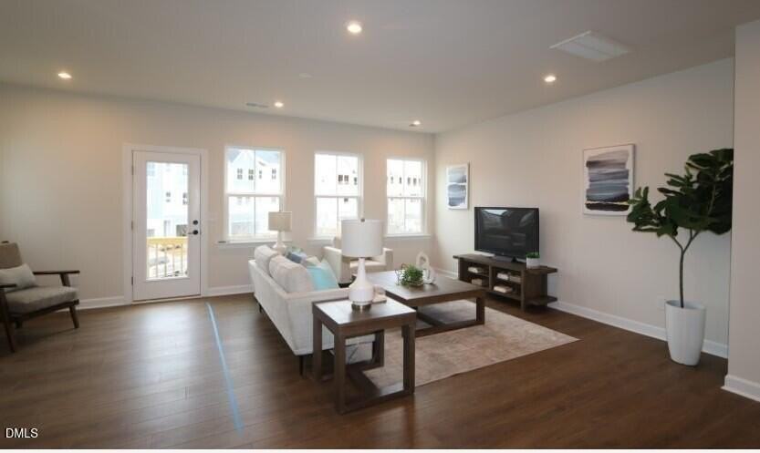 712 Icarus Ln - Photo 3 of 11