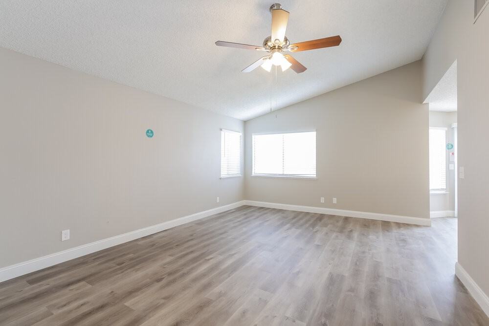 3990 Avocado Dr - Photo 4 of 16