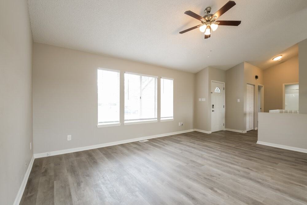 9554 Milwaukee Ct - Photo 5 of 17