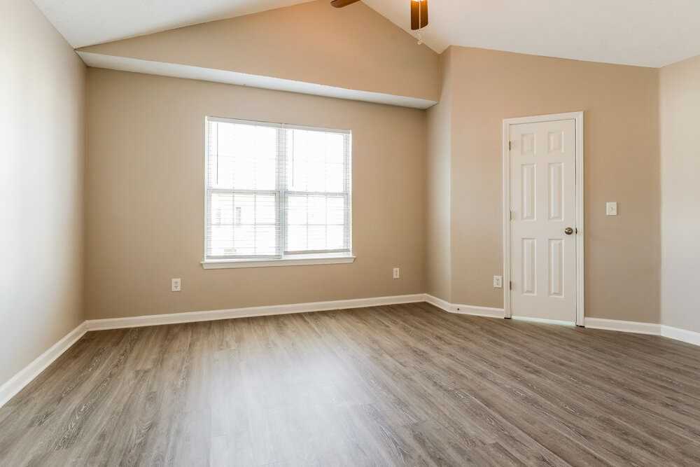 425 Village Bluff Dr - Photo 5 of 18