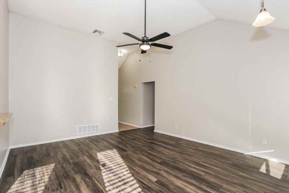 617 Parkview Dr - Photo 6 of 19