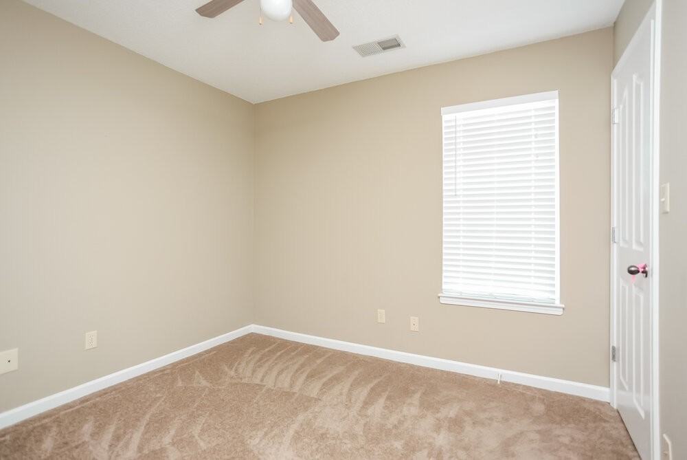 7470 Jennifer Dr - Photo 6 of 15