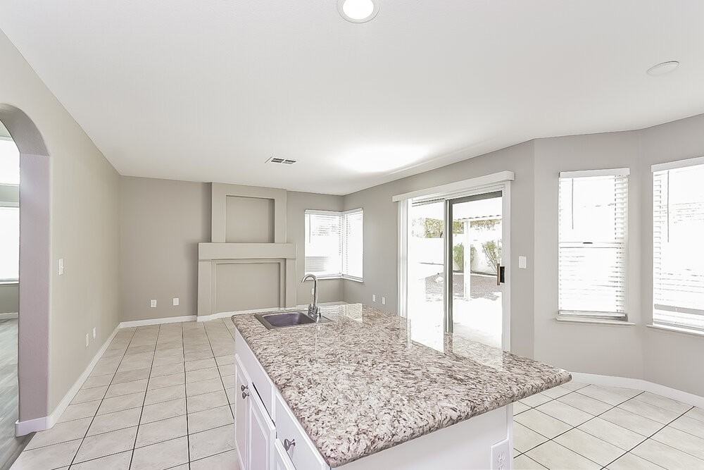 7929 Dover Shores Ave - Photo 6 of 17