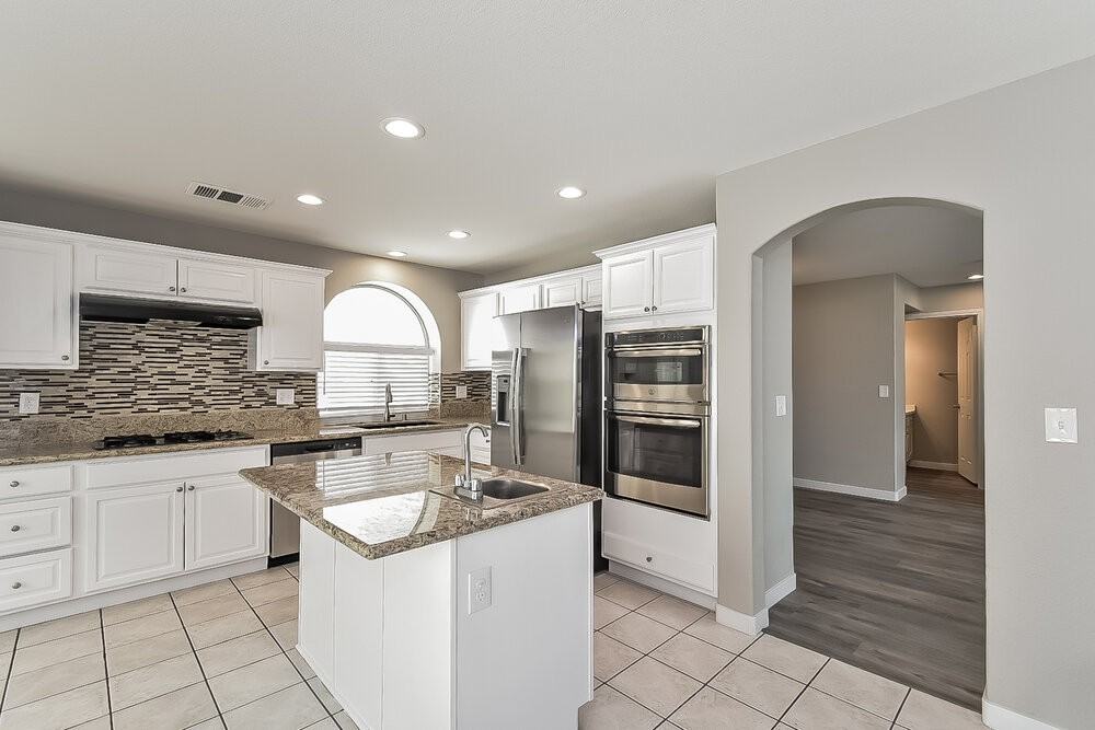 7929 Dover Shores Ave - Photo 7 of 17