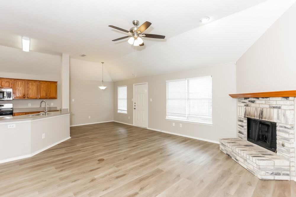 8421 Prairie Rose Ln - Photo 3 of 19