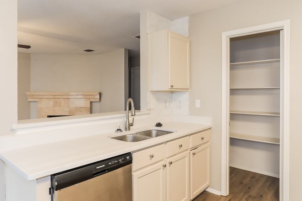 8764 Stonebriar Ln - Photo 7 of 17