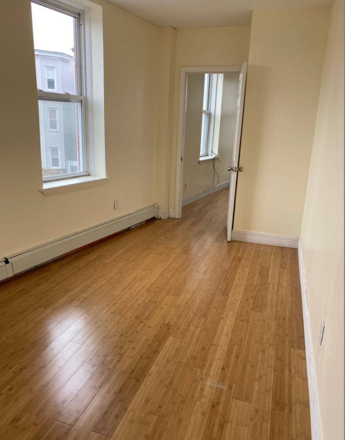 215 Maverick St #3 - Photo 4 of 8