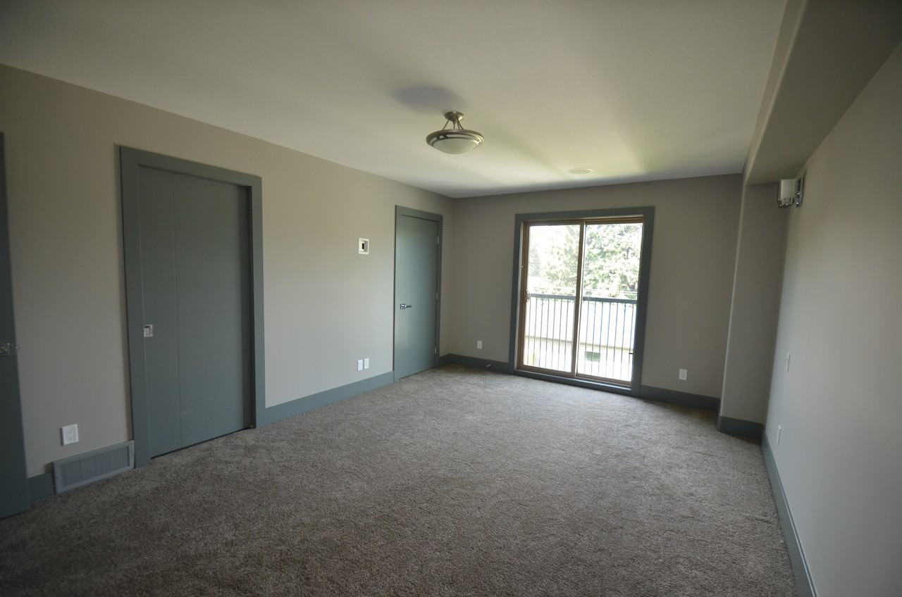 3 Bedroom | 2.5 Bathroom | Upper Unit 1522 B Shannon Cres - Photo 3 of 16