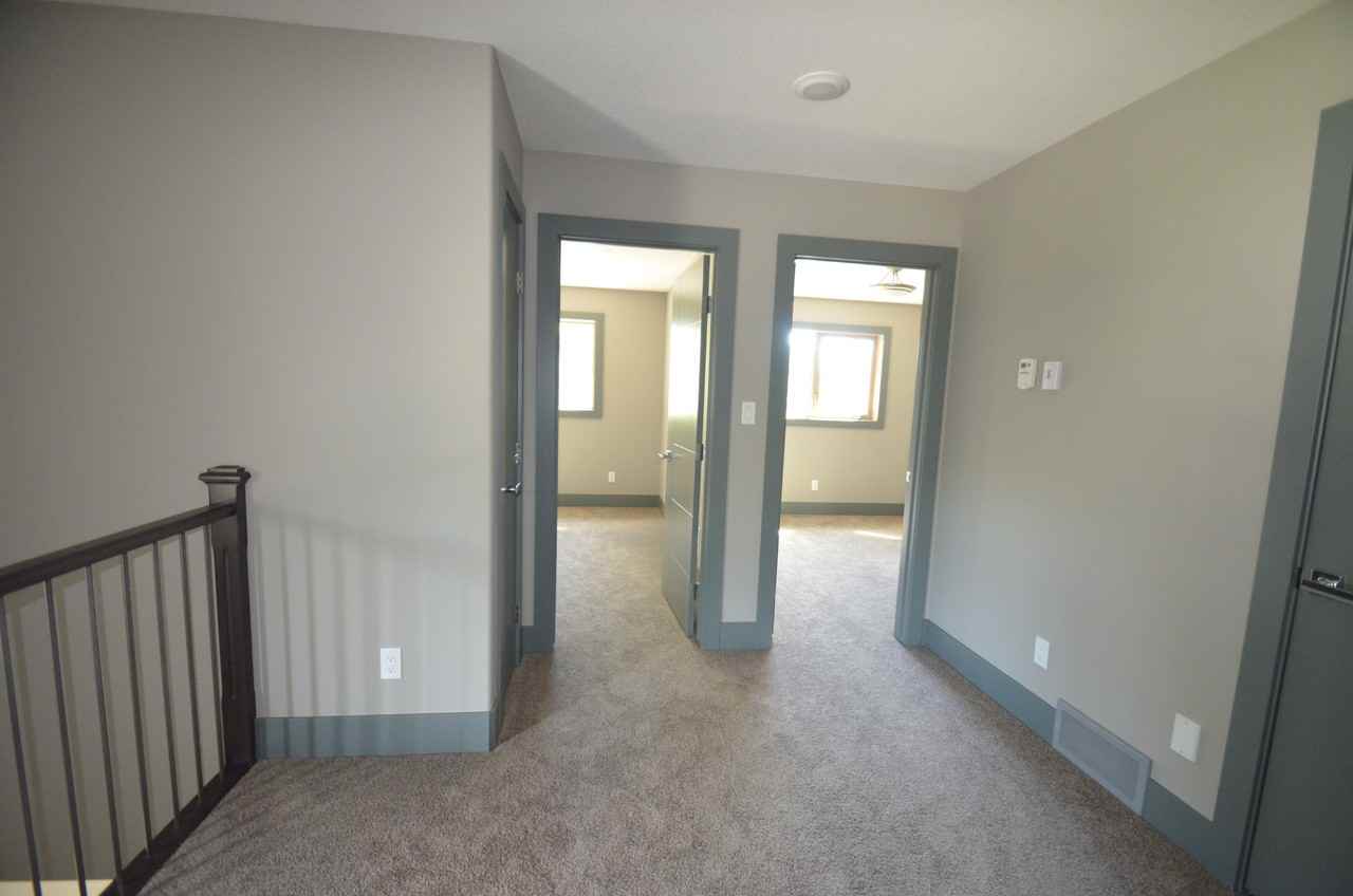 3 Bedroom | 2.5 Bathroom | Upper Unit 1522 B Shannon Cres - Photo 4 of 16