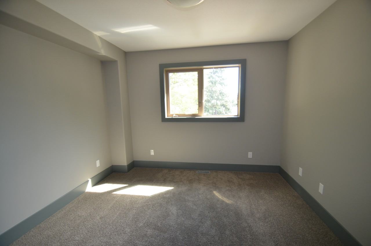 3 Bedroom | 2.5 Bathroom | Upper Unit 1522 B Shannon Cres - Photo 5 of 16