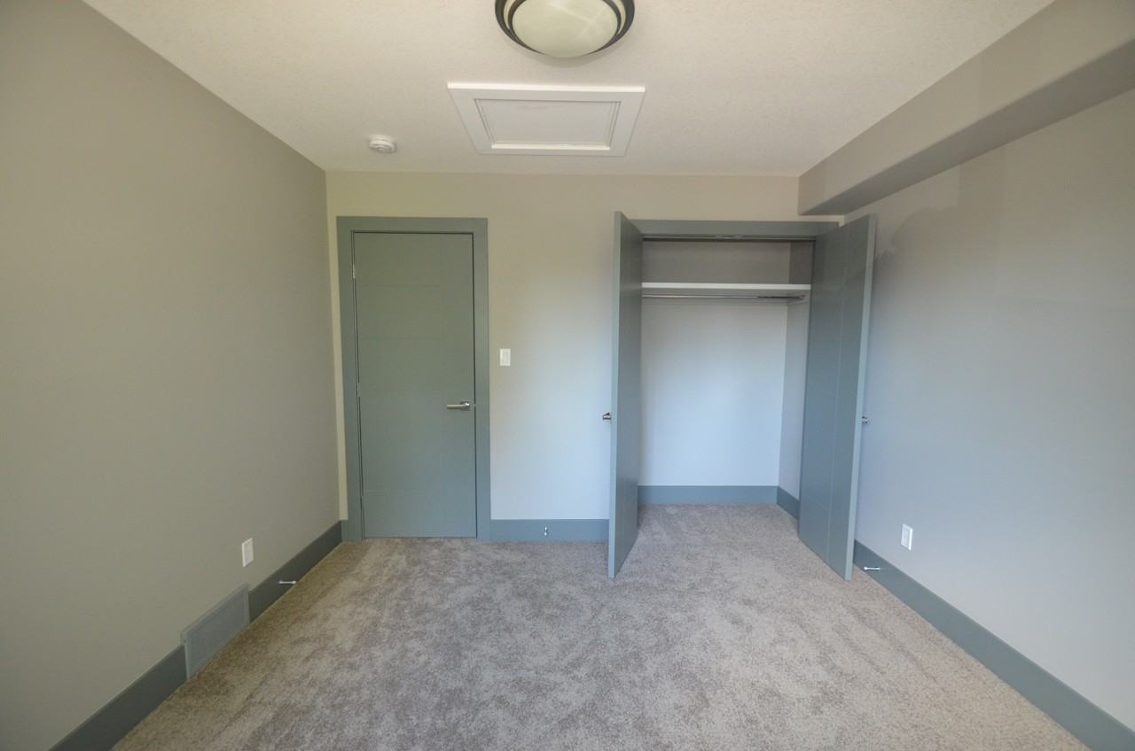 3 Bedroom | 2.5 Bathroom | Upper Unit 1522 B Shannon Cres - Photo 6 of 16