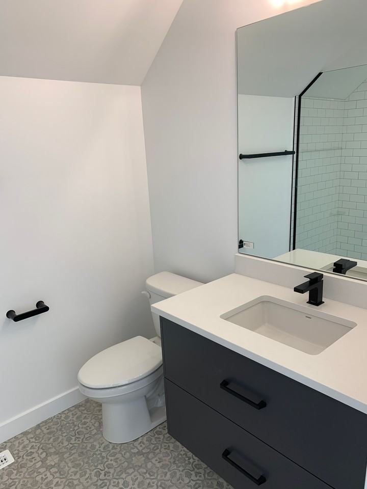 3 Bedroom | 2.5 Bathrooms | Upper Unit 403A Hilliard Street West - Photo 6 of 24