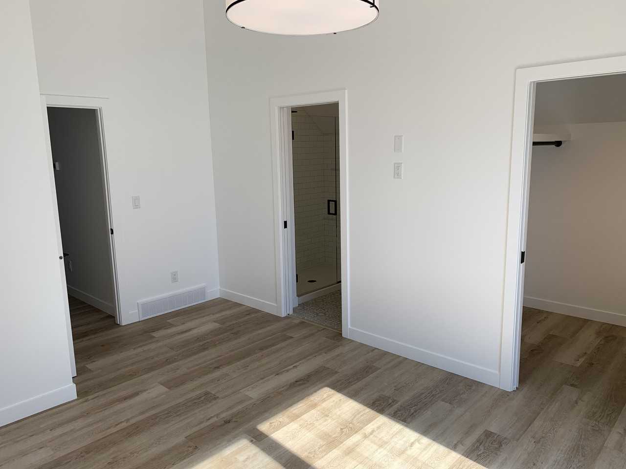 3 Bedroom | 2.5 Bathrooms | Upper Unit 403A Hilliard Street West - Photo 7 of 24