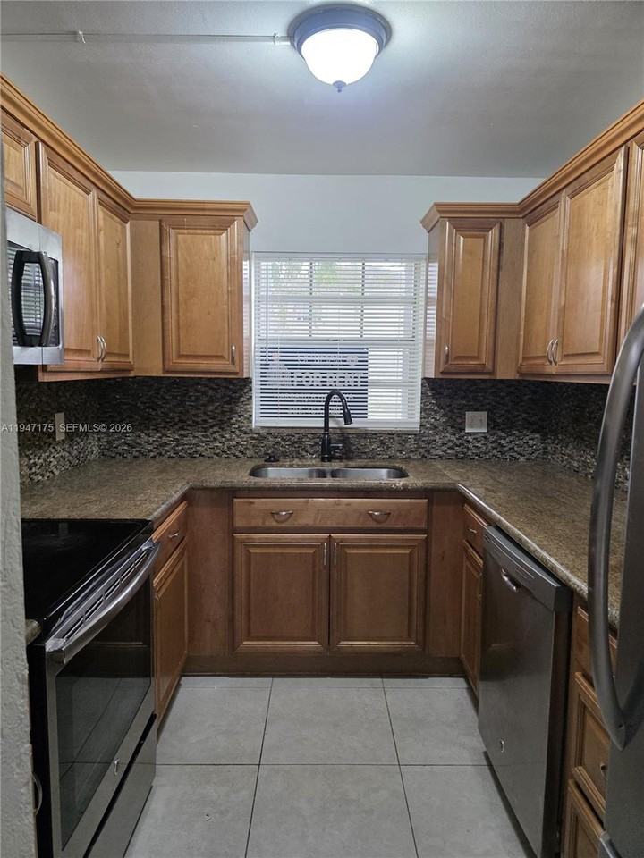 4964 Southwest 121st Avenue - Photo 2 of 15