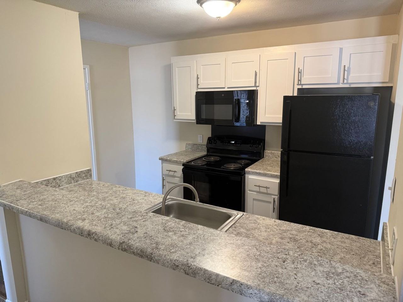 Harbour Club Apartments - Photo 2 of 29