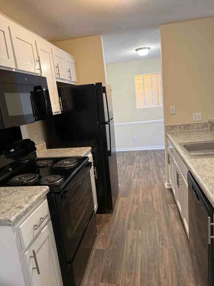 Harbour Club Apartments - Photo 3 of 29