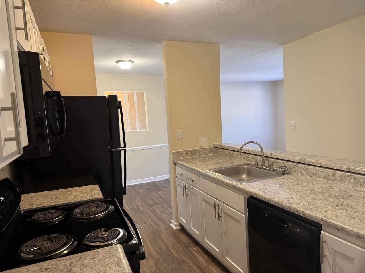 Harbour Club Apartments - Photo 4 of 29