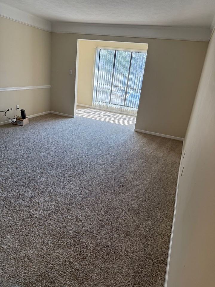 Harbour Club Apartments - Photo 7 of 11
