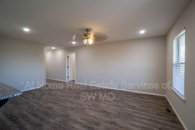 1906 S 15th Ave - Photo 2 of 10