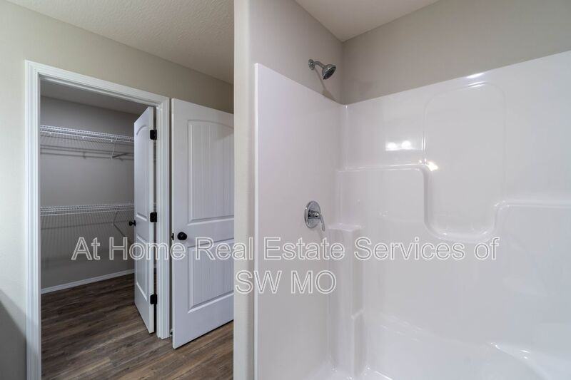 1906 S 15th Ave - Photo 7 of 10