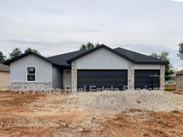 featured image of 211 E Rosalie St