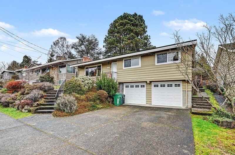 7028 39th Ave Ne - Photo 2 of 26