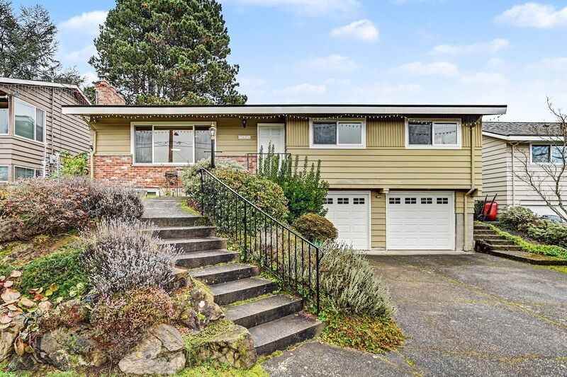 7028 39th Ave Ne - Photo 3 of 26