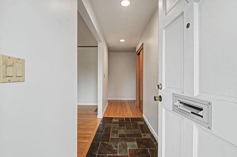 7028 39th Ave Ne - Photo 4 of 26