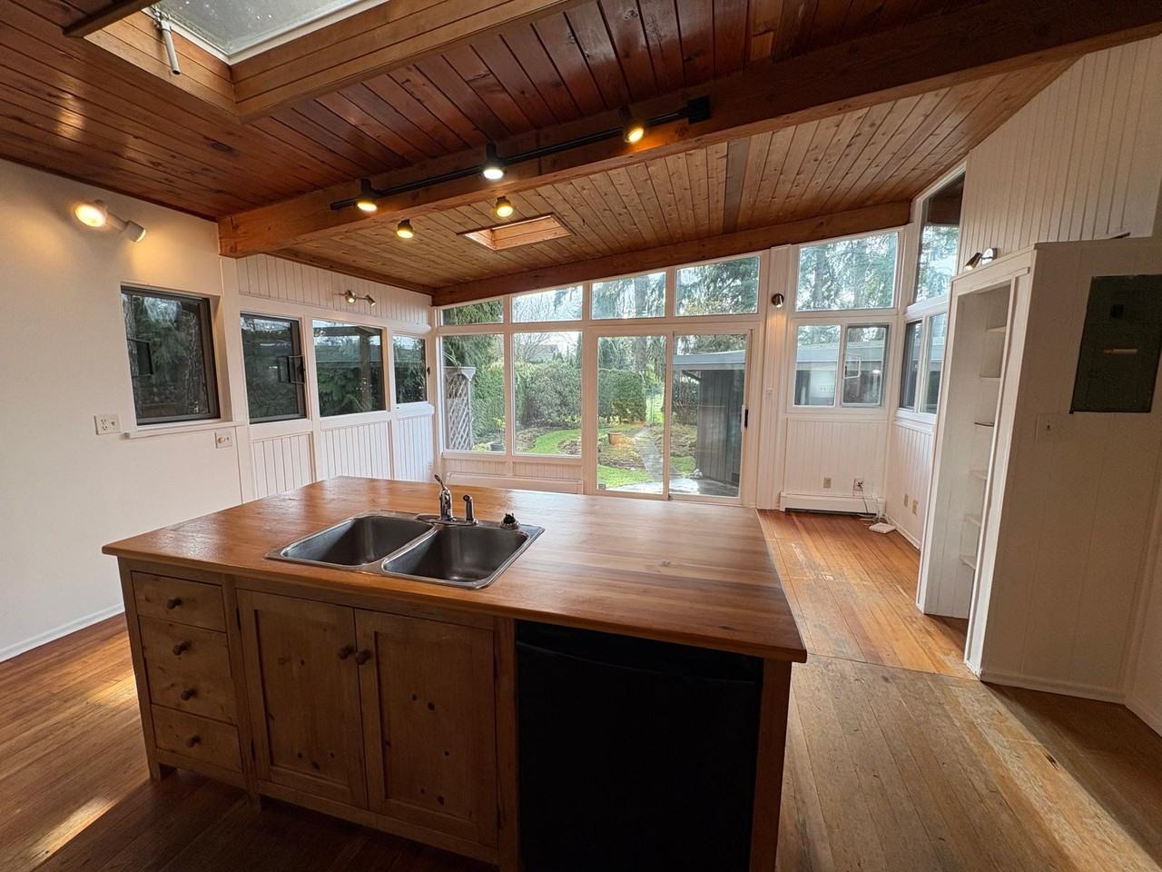 5546 Grove Ave - Photo 7 of 50