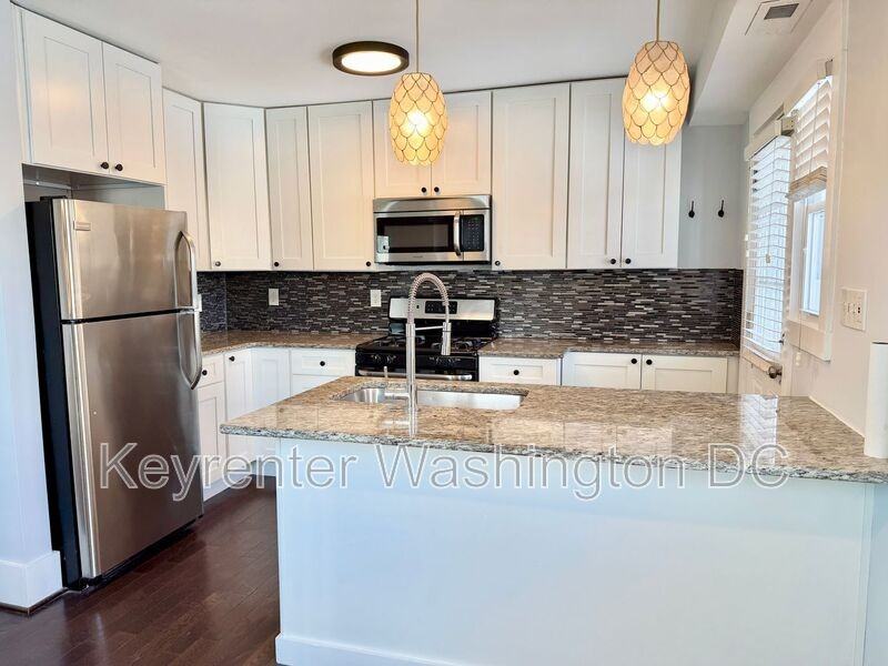 2026 Savannah Pl Se #SE - Photo 2 of 40