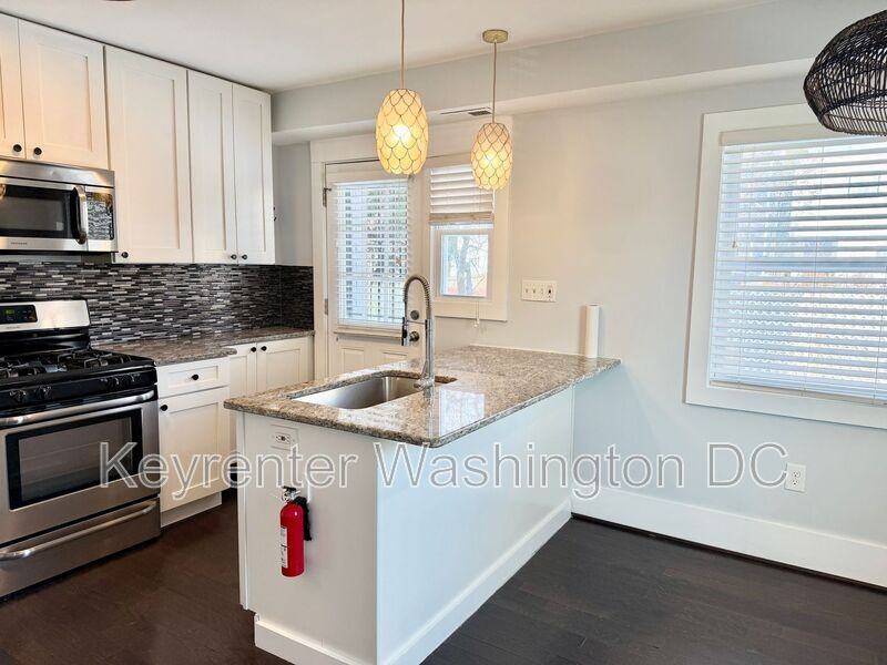 2026 Savannah Pl Se #SE - Photo 4 of 40