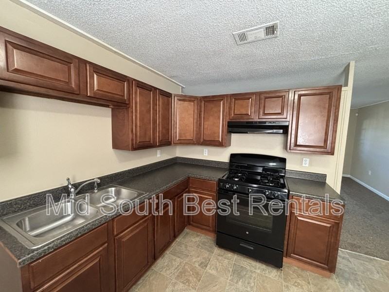 23 Hiland Pl #B - Photo 3 of 9